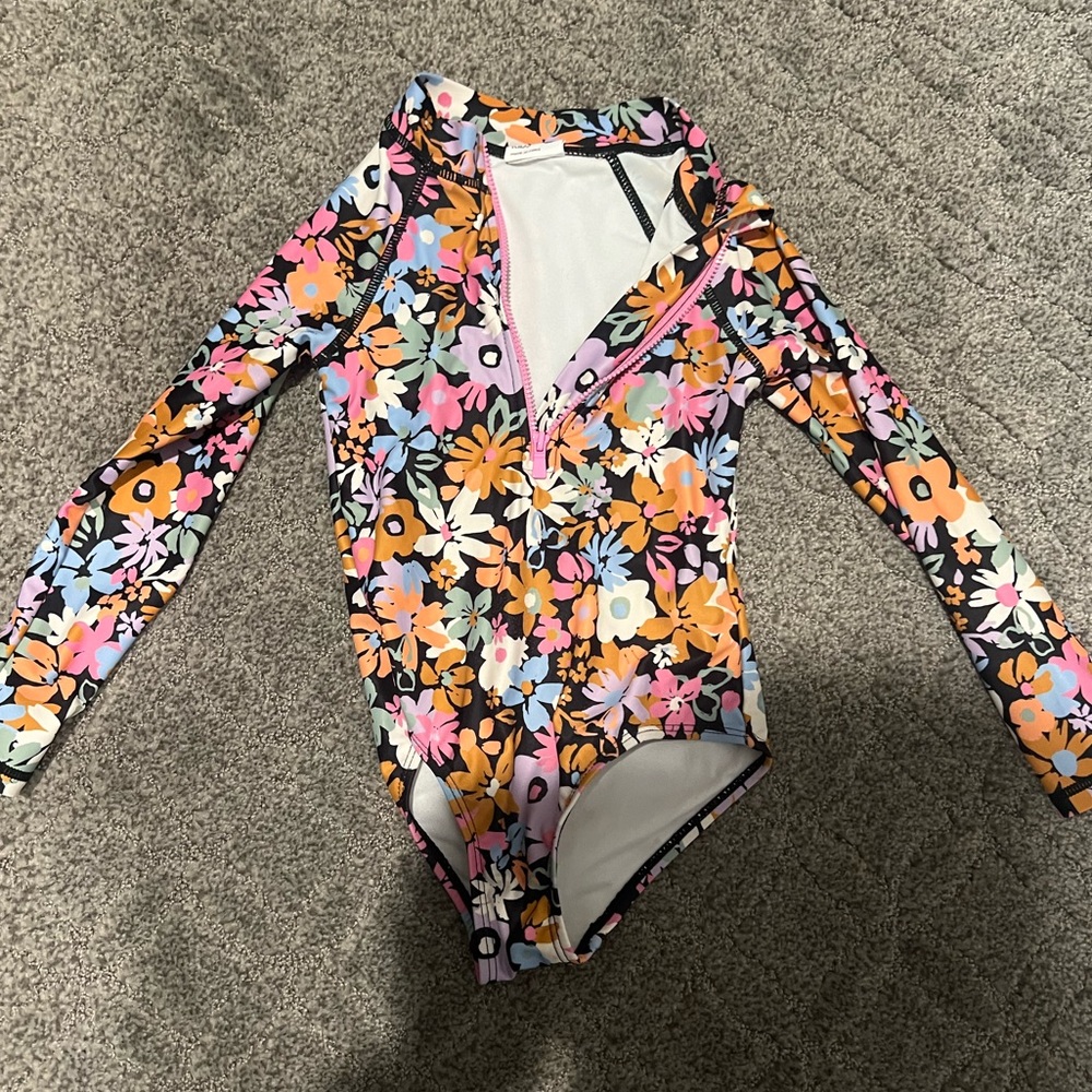 Cotton on kids long sleeve bathing suit. Size 5